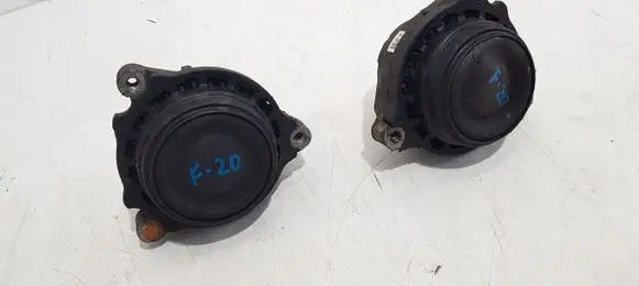 BMW 1 F20 F21 Engine mount bracket 685425101