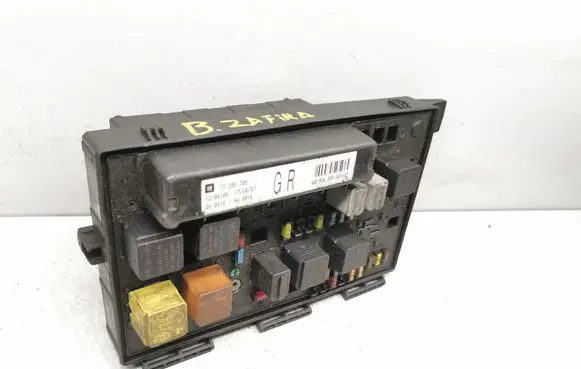Opel Zafira B Fuse module 13206745 5DK00866832