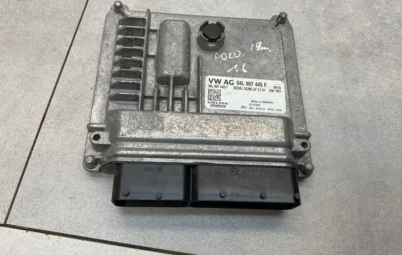 Volkswagen Polo VI Engine control unit/module 04L907445F