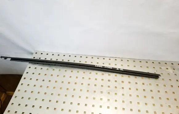 Suzuki Grand Vitara II Front door glass trim molding