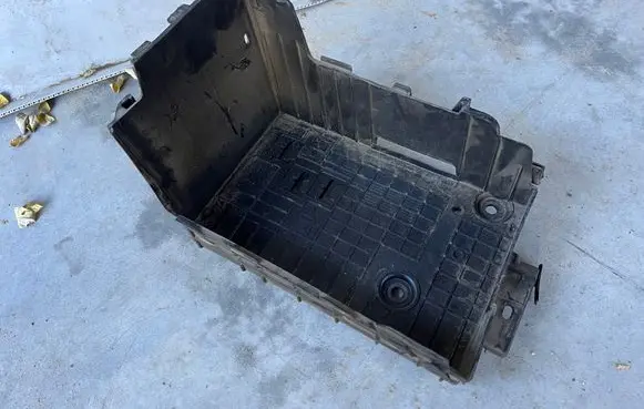 Peugeot 2008 II Battery box tray 9801801880