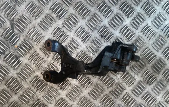 Toyota Land Cruiser (J150) Engine mounting bracket