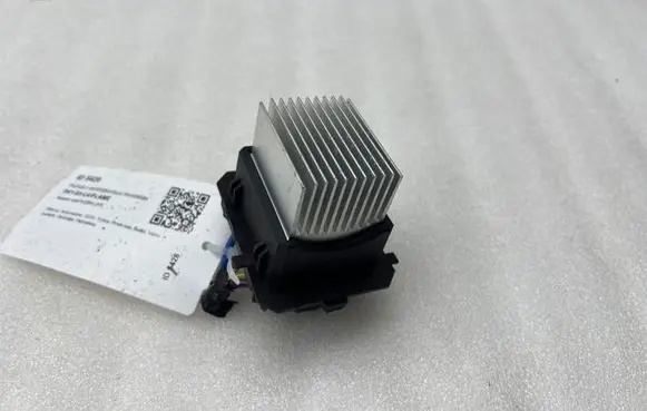 Nissan Leaf II (ZE1) Heater blower motor/fan resistor T1014302UC