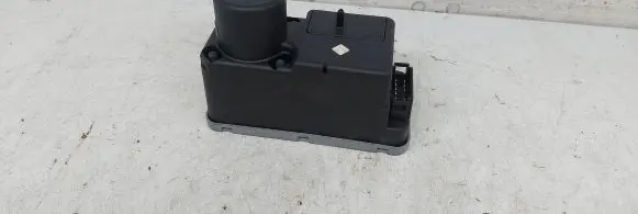 Volkswagen PASSAT B3 Central locking vacuum pump 1H0962257