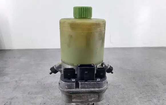 Volkswagen Polo Power steering pump