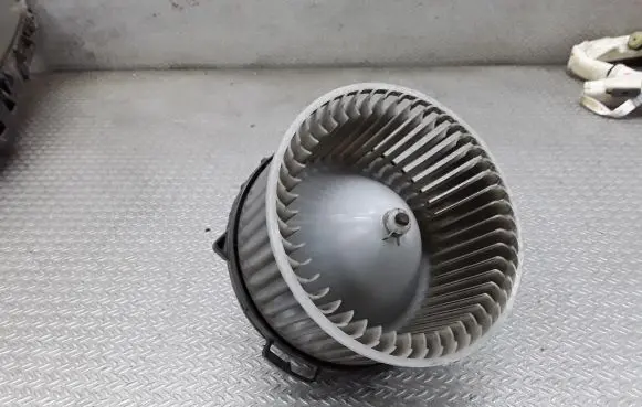 Mazda 3 I Heater fan/blower 8940000270