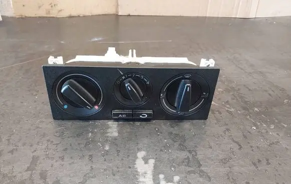 Volkswagen PASSAT B5.5 Climate control unit 1J0820045G
