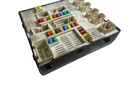 Renault Megane III Fuse module 284B68372R 519339501 9630070940
