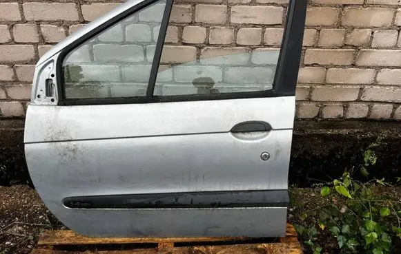 Renault Scenic I Front door
