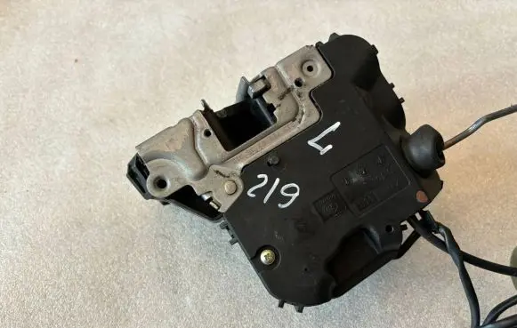 Mercedes-Benz CLK A209 C209 Front door lock A2197200335 2197200335