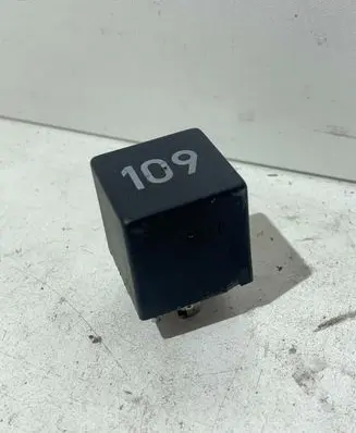 Volkswagen Touran I Other relay 357906381A
