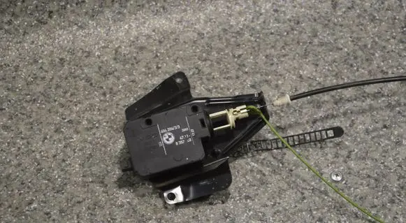 BMW 5 E39 Central locking motor 8352168 40620433