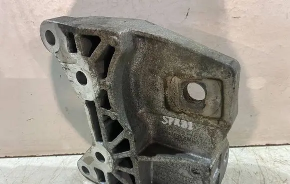 Land Rover Evoque I Engine mounting bracket GJ326P096AE