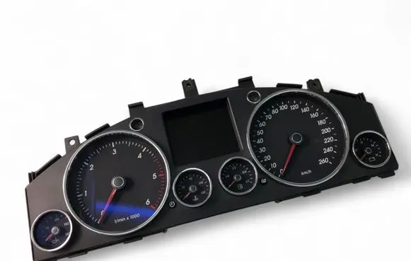 Volkswagen Touareg I Speedometer (instrument cluster) 7L6920881A