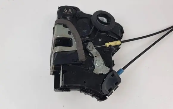 Toyota RAV 4 (XA30) Front door lock 1060917