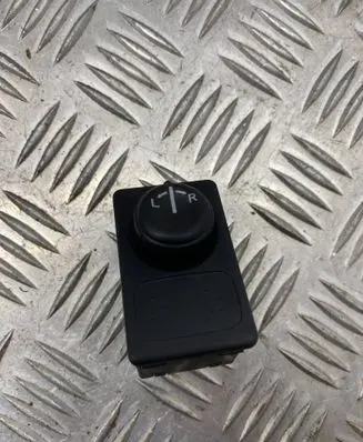 Nissan X-Trail T30 Wing mirror switch