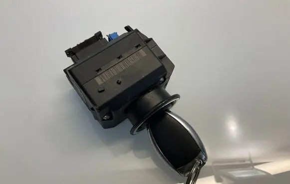 Mercedes-Benz E W211 Ignition lock 2115451008 A2115451008