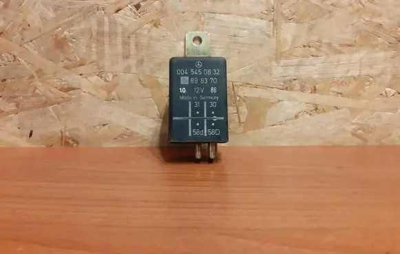 Mercedes-Benz E W124 Other relay 0045450832 1670