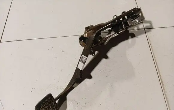 Toyota Corolla Verso AR10 Brake pedal 