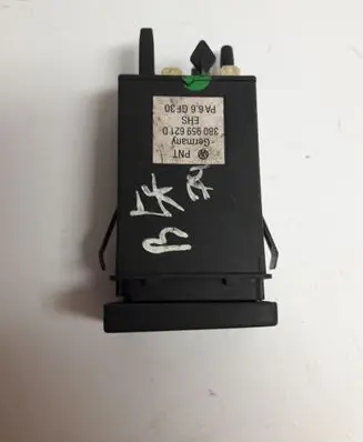 Volkswagen PASSAT B5.5 Windscreen/window heater switch 3B0959621D
