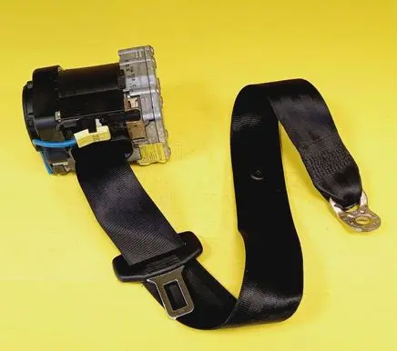 Rear seatbelt