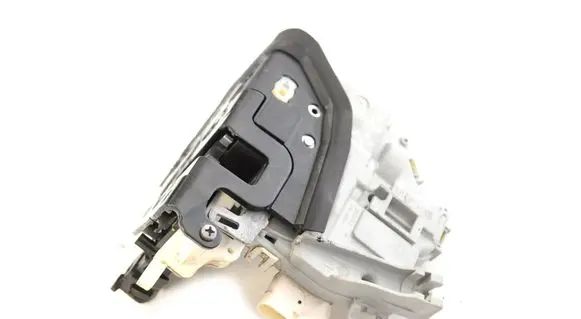 Opel Mokka Coupe door lock (next to the handle) 8J2837015C