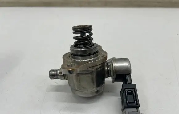 Toyota C-HR II Fuel injection high pressure pump 23101F2010