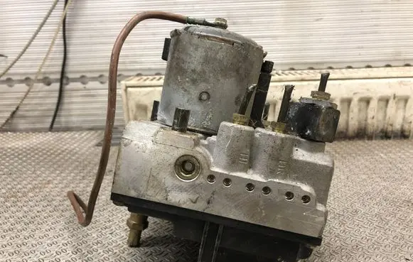 Mercedes-Benz E W210 ABS Pump 0024319712J