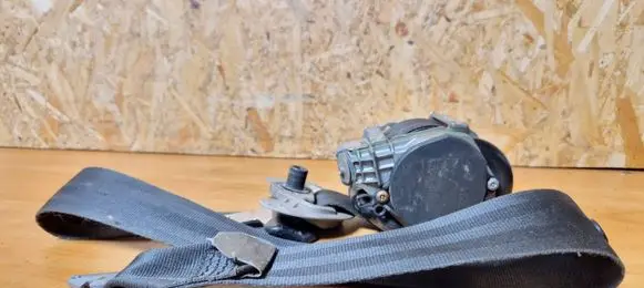 Renault Megane III Front seatbelt B507744