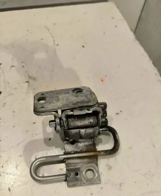 Audi A3 S3 8P Front door lower hinge 8e0831411