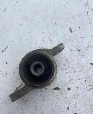 Engine mount bracket