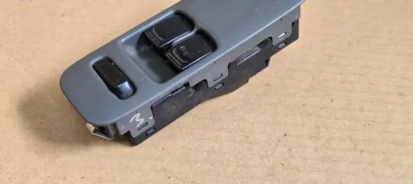 Suzuki Ignis Electric window control switch 3799075F0 0570D7 C8HS33