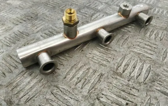 Porsche Panamera (970) Fuel main line pipe 06E130089Q 70577447