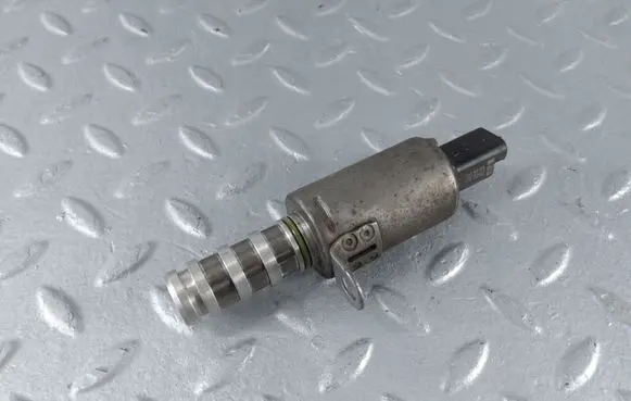 Peugeot 2008 II Camshaft vanos timing valve V7587760 V75877608003