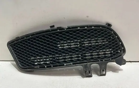Mercedes-Benz A W176 Front fog light trim/grill A1768851522