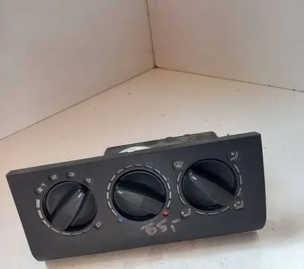 Volkswagen Golf III Climate control unit 1H0819045A 1H0820045