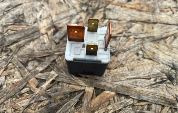 Volkswagen Golf III Other relay 191937503