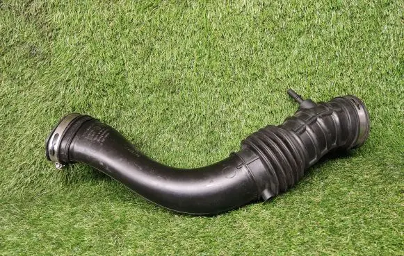 Ford Fusion II Intercooler hose/pipe DS739R504EB