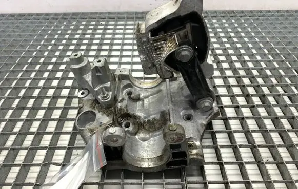 Land Rover Range Rover Evoque L551 Engine mounting bracket K8D25K291AB
