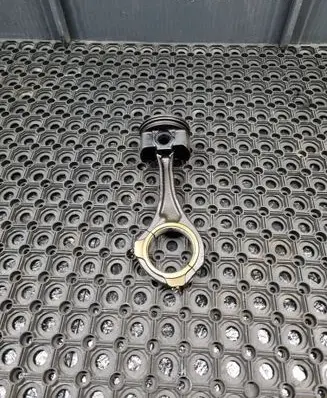 Mercedes-Benz CLS C218 AMG Piston with connecting rod 