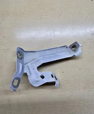 BMW 4 F32 F33 Fender mounting bracket 7298037
