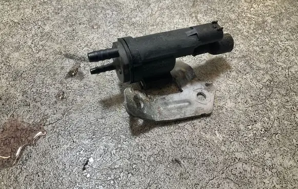Mercedes-Benz Sprinter W907 W910 Turbo solenoid valve A0005003201