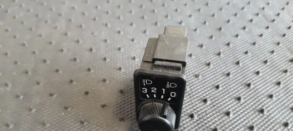 Nissan Primera Headlight level height control switch