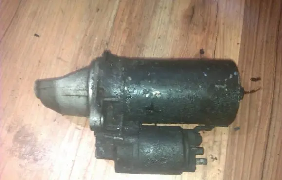 Land Rover Defender Starter motor 0001109040