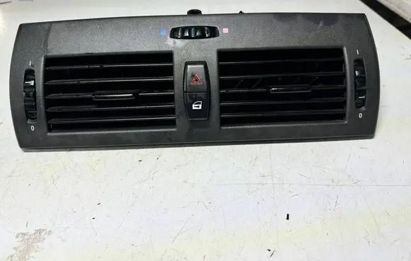 BMW X3 E83 Dash center air vent grill 3400074