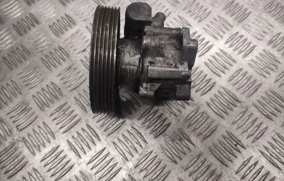 Peugeot 607 Power steering pump 9632082380