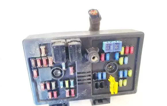 Chevrolet Captiva Fuse box set 96821082