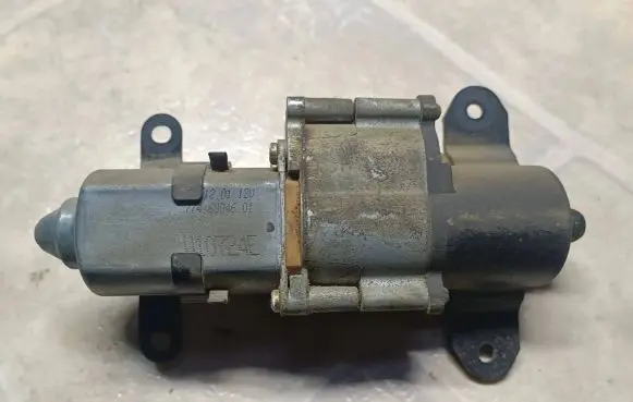 Chrysler Grand Voyager IV Sliding door motor 6804601 120112V