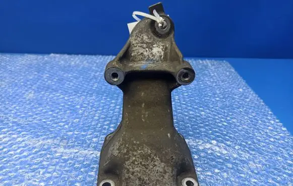 Mercedes-Benz E W211 Engine mounting bracket A6112230704
