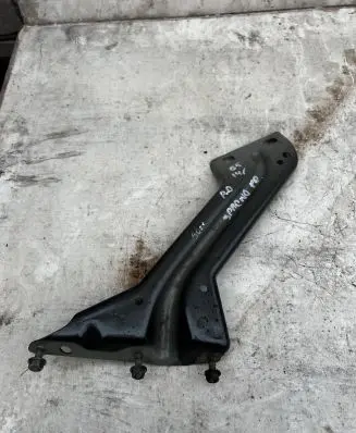 Audi Q5 SQ5 Fender mounting bracket 8R0821136